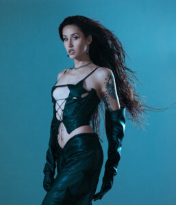 adore_delano
